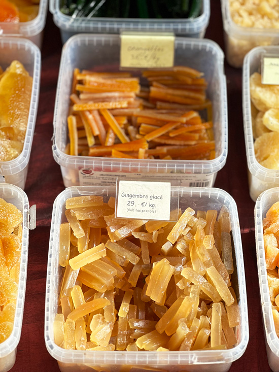 7 esperienze gourmet tra Bordeaux e Dordogna per un viaggio tra i sapori locali 46 Canditi Mercato di Sarlat