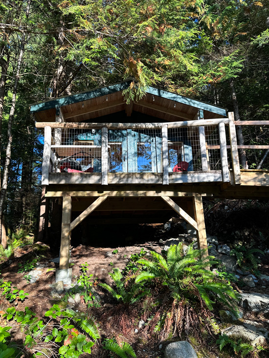 Dormire sulla Sunshine Coast in British Columbia: 4 alloggi da non perdere 25 Casa sull'albero Canada