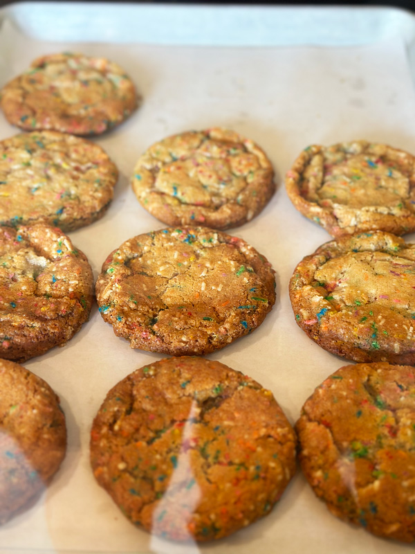 Refuge Bay: Dormire in una Tiny House in Alberta 43 Cookies appena sfornati