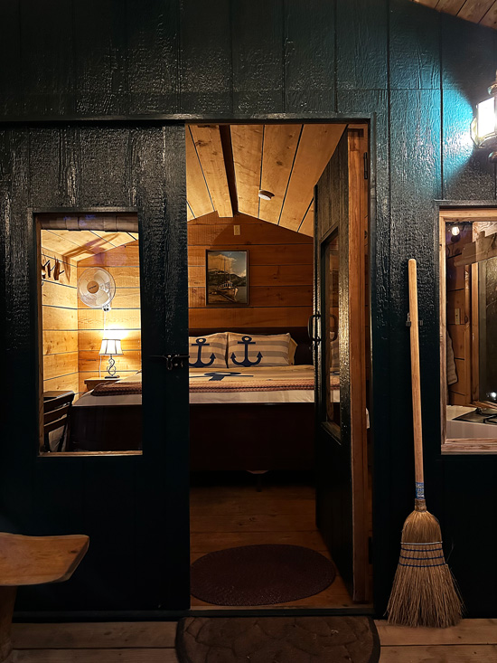 Dormire sulla Sunshine Coast in British Columbia: 4 alloggi da non perdere 18 Cabin wild Canada