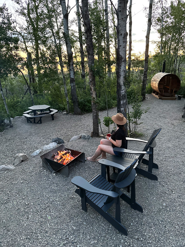 Refuge Bay: Dormire in una Tiny House in Alberta 39 Campfire in Ca