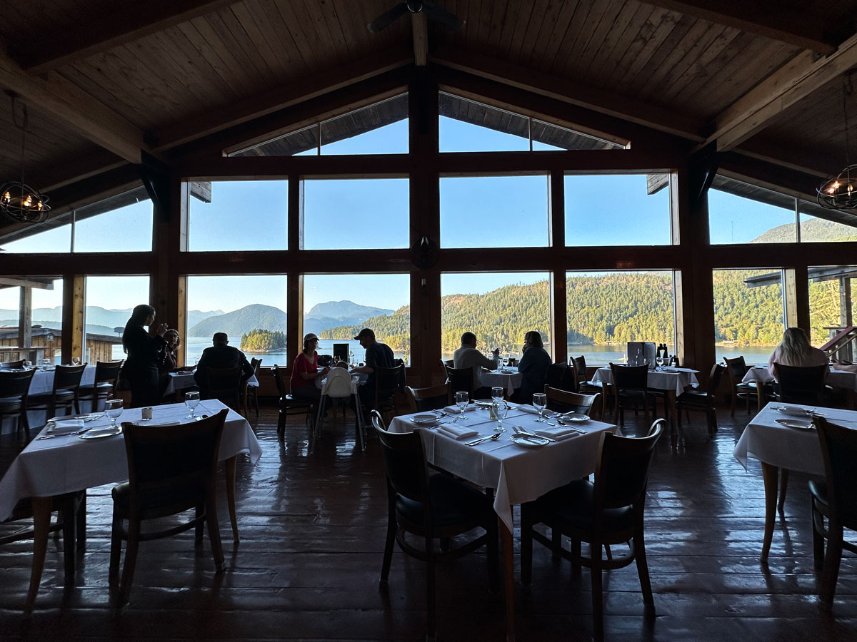 Dormire sulla Sunshine Coast in British Columbia: 4 alloggi da non perdere 50 Ristorante con vista Sunshine Coast