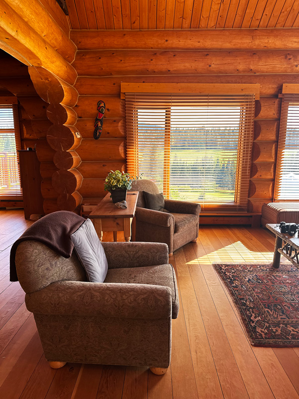 Echo Valley Ranch & Spa: Dormire nel ranch più esclusivo in British Columbia 10 Salotto ranch