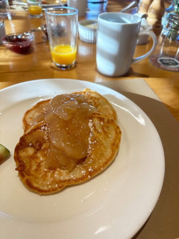 Echo Valley Ranch & Spa: Dormire nel ranch più esclusivo in British Columbia 38 Colazione al ranch con pancake