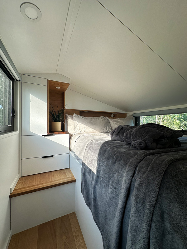 Refuge Bay: Dormire in una Tiny House in Alberta 36 Spazio per camera da letto