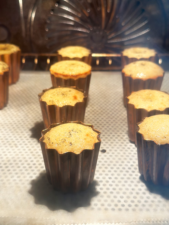 7 esperienze gourmet tra Bordeaux e Dordogna per un viaggio tra i sapori locali 13 Come si preparano le Canelés