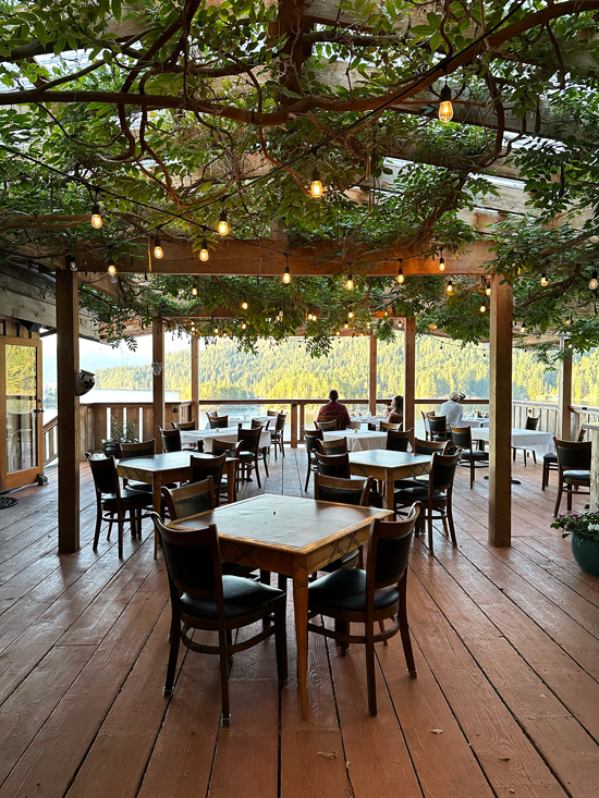 Dormire sulla Sunshine Coast in British Columbia: 4 alloggi da non perdere 48 Ristorante Sunshine Coast