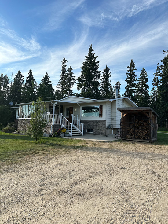 Elk Island Retreat: Dormire a Due Passi dal Parco dei Bisonti in Alberta 2 Reception Elk Island Retreat
