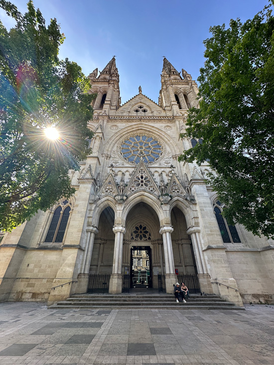 Cosa vedere in Dordogna e nel Périgord: itinerario Gourmet tra Villaggi Medievali, Castelli e Giardini Segreti 3 Cattedrale Bordeaux