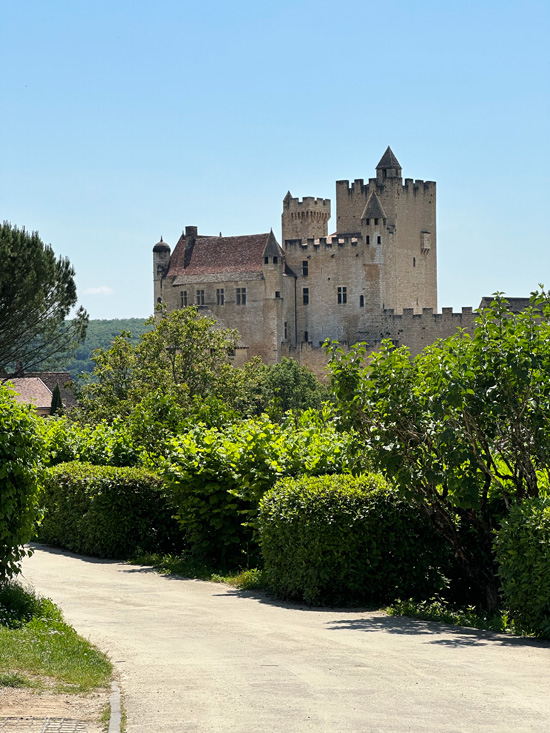 Cosa vedere in Dordogna e nel Périgord: itinerario Gourmet tra Villaggi Medievali, Castelli e Giardini Segreti 29 Castello di Beynac
