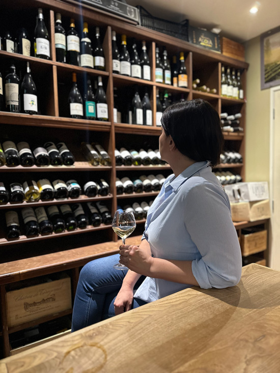Cosa vedere in Dordogna e nel Périgord: itinerario Gourmet tra Villaggi Medievali, Castelli e Giardini Segreti 25 Degustazione vino Perigueux