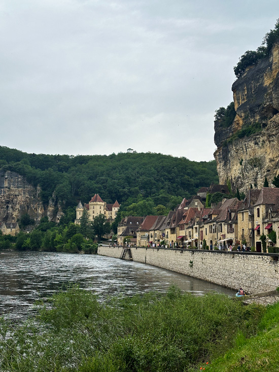 Cosa vedere in Dordogna e nel Périgord: itinerario Gourmet tra Villaggi Medievali, Castelli e Giardini Segreti 39 Paesino da non perdere in Francia