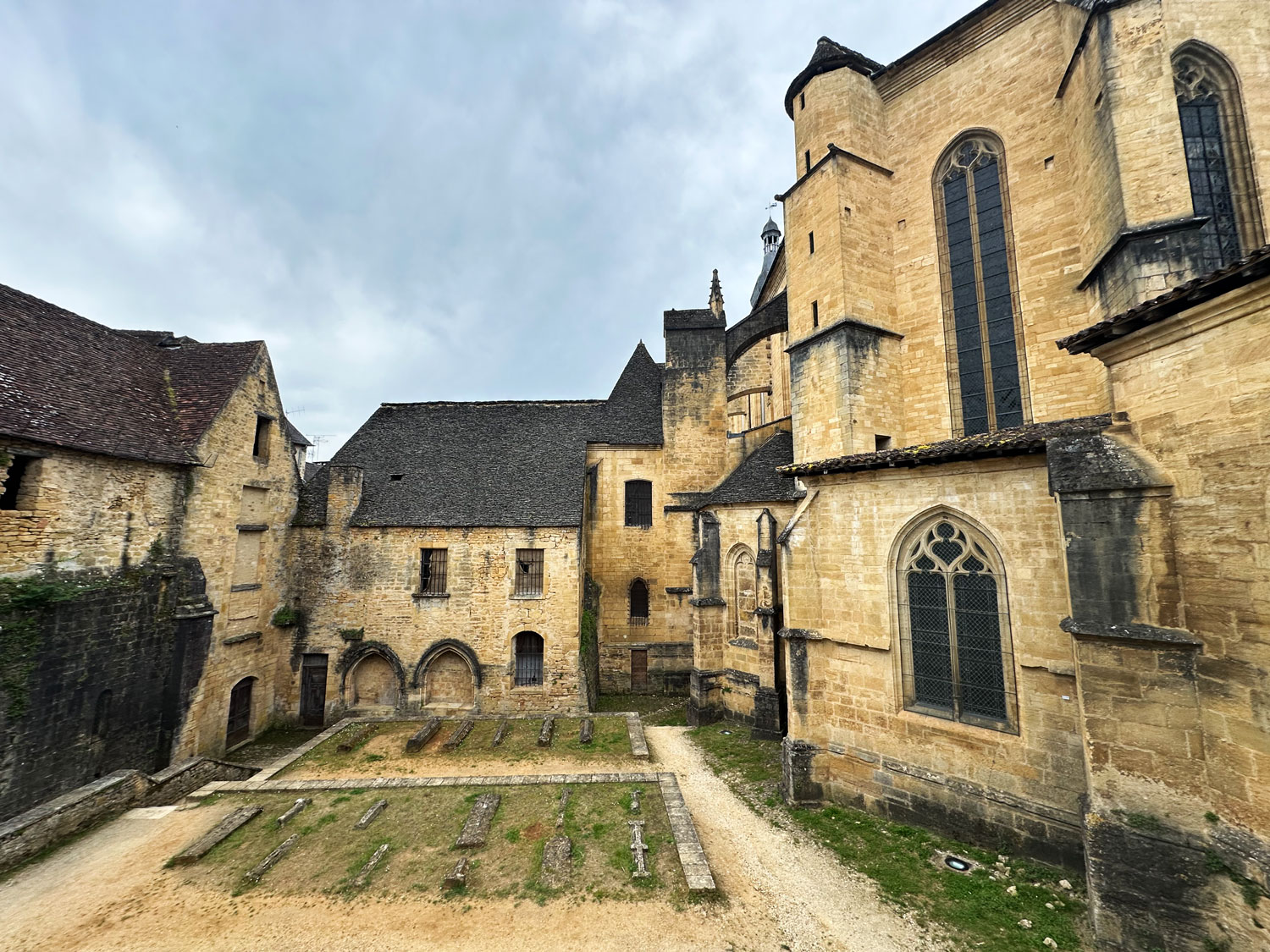 Cosa vedere in Dordogna e nel Périgord: itinerario Gourmet tra Villaggi Medievali, Castelli e Giardini Segreti 1 Cosa vedere in Dordogna e nel Périgord