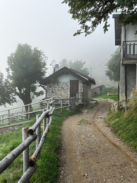 Alpe Giumello: Guida completa per una gita o weekend in montagna unico 46 Alpe Chiaro Alpe Giumello
