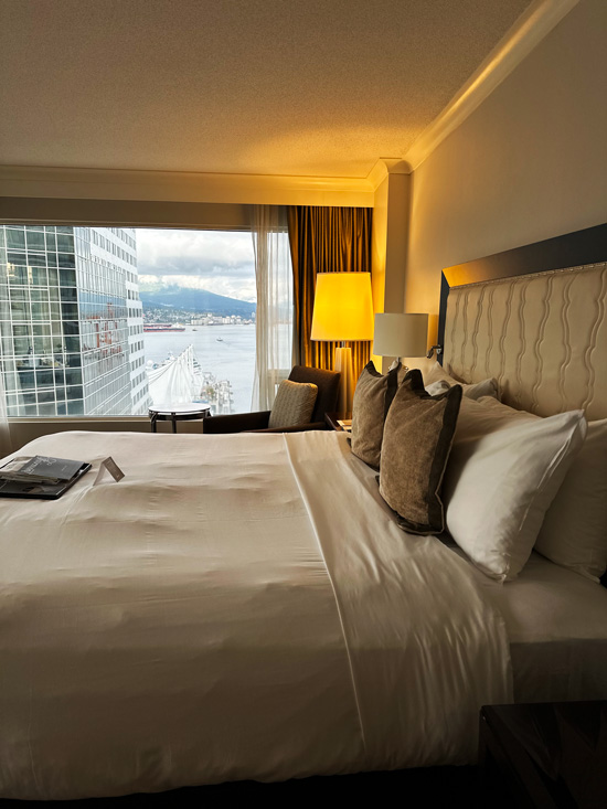 Fairmont Waterfront Vancouver: eleganza classica nel cuore della città 13 Corner Suite FairmontWaterfront Vancouver