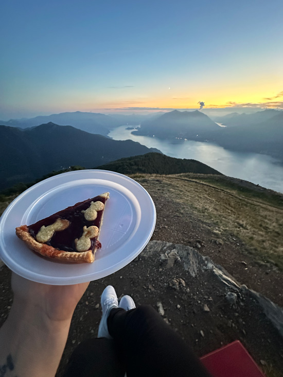 Alpe Giumello: Guida completa per una gita o weekend in montagna unico 18 Picnic con vista