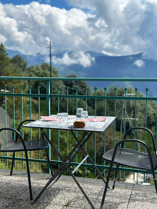 Alpe Giumello: Guida completa per una gita o weekend in montagna unico 23 Ristoro Capanna Vittoria Giumello