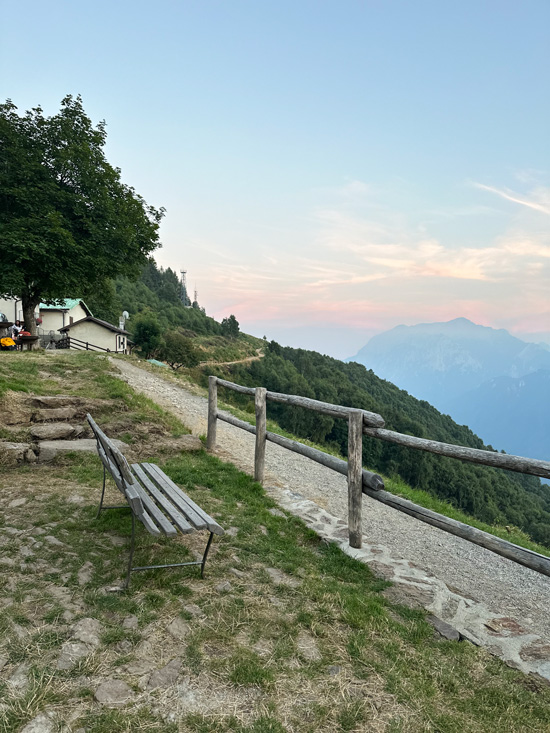 Alpe Giumello: Guida completa per una gita o weekend in montagna unico 48 Posti bellissimi per una gita in Montagna