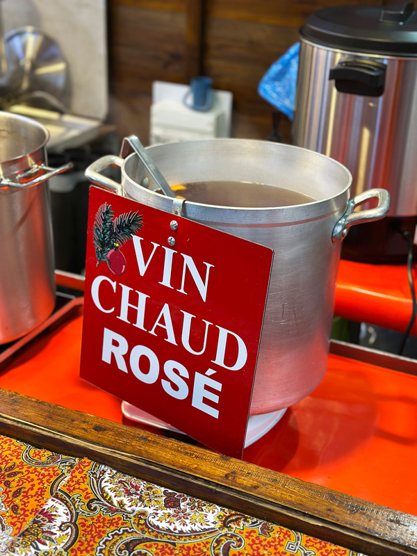 Cosa vedere in Alsazia a Natale: itinerario alternativo tra mercatini di Natale, vino e alloggi insoliti 98 Vino caldo rosè