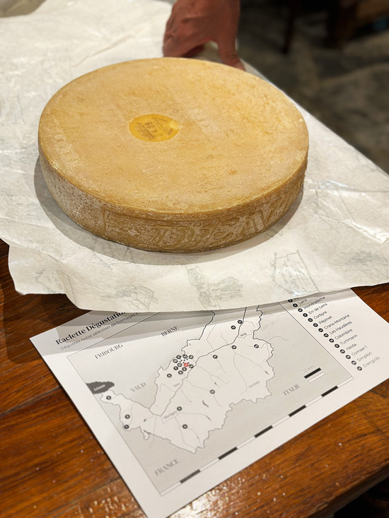 Cosa fare a Crans-Montana: guida completa alla cittadina nel cuore delle Alpi Svizzere 37 Formaggio per raclette