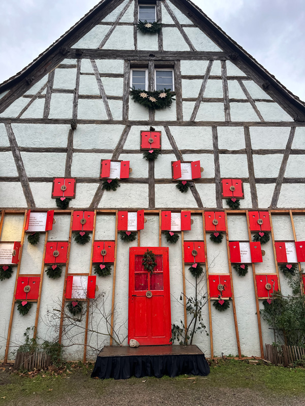 Ecomuseo d’Alsazia: il museo a cielo aperto più grande di Francia è un villaggio fiabesco bellissimo 31 Casa dell'avvento