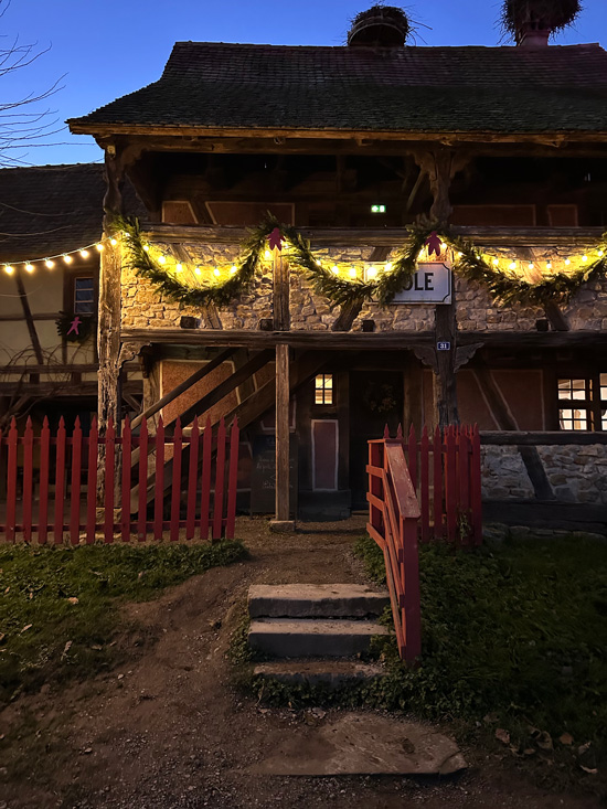Ecomuseo d’Alsazia: il museo a cielo aperto più grande di Francia è un villaggio fiabesco bellissimo 18 Scuola Ecomuseo d’Alsazia