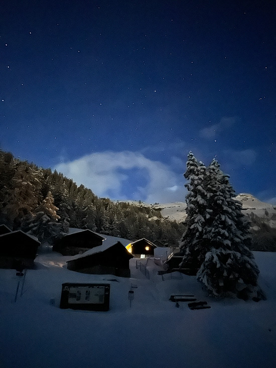 Cosa fare a Crans-Montana: guida completa alla cittadina nel cuore delle Alpi Svizzere 25 Paesini con la neve in Montagna