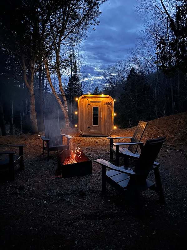 Dormire al Parc National de la Mauricie: Nature Nature alloggio Insolito ed Ecosostenibile in Québec 21 Alloggio con sauna e lucine
