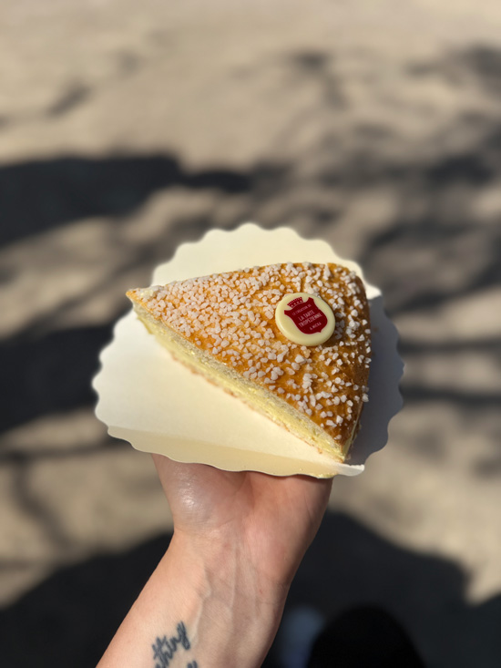 Cosa vedere a Saint Tropez: glamour, spiagge, tappe gourmet e dintorni sorprendenti 9 La Tarte tropezienne