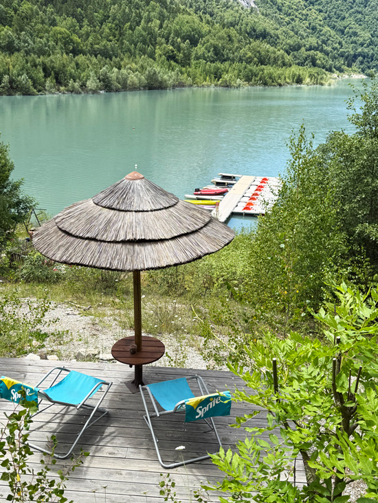 Vacanze in montagna: 15 motivi per scegliere Les Deux Alpes in estate 16 Lago sulle alpi francesi